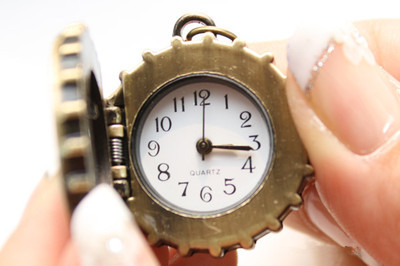 时尚复古石英挂链表 设计、生产与维修服务全解析